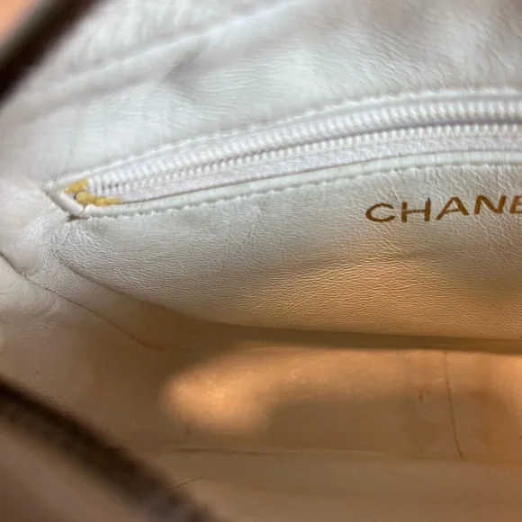 SOLD Small Vintage CHANEL White Caviar Camera Bag - Picture 14 of 16